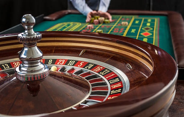 Comparison of skintoto togel app and browser interface on mobile screens